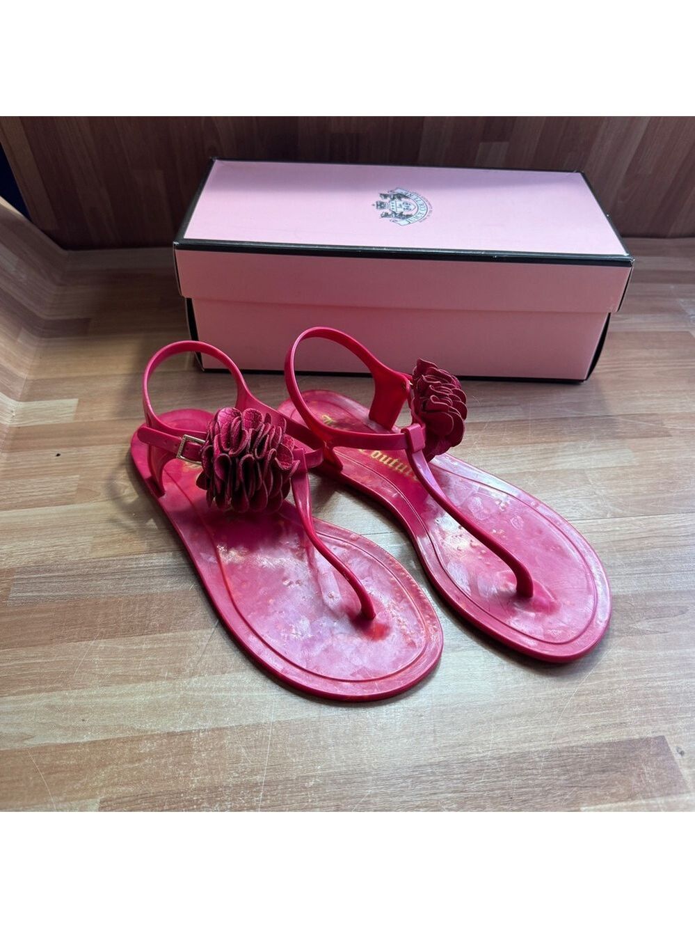 Juicy couture cherry rubber thong sandals size 9 with flower embellishment